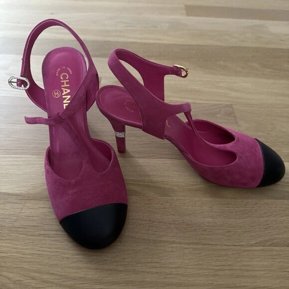 CHANEL Fuchsia / Black Round Toe Heels - Picture 1 of 8